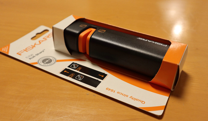 Fiskars Edge Roll-Sharp Box